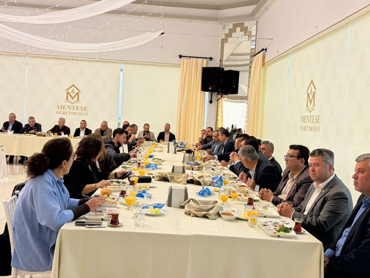 AK Parti Menteşe’den Muhtarlara Kahvaltı Programı 10